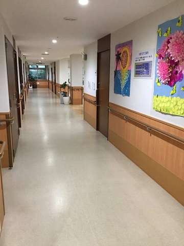 ココファン立川弐番館 廊下