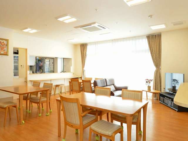 たのしい家出屋敷　食堂