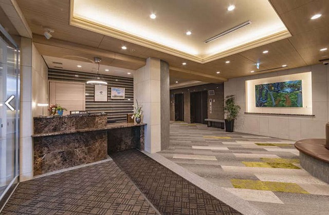 チャームスイート千里津雲台　フロント