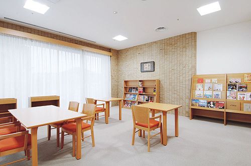 ケアパレス・ナヴァーレ　図書館