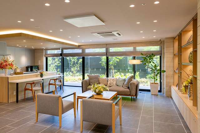 チャームスイート宝塚小浜　エントランスホール