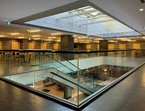 多摩永山ガーデン　吹き抜け・回廊