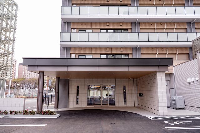 SOMPOケア ラヴィーレ平和大通り　エントランス