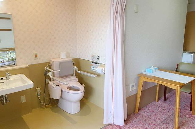 サンセット豊夢　居室トイレ・洗面