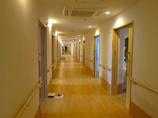 ふるさとホーム戸塚　廊下